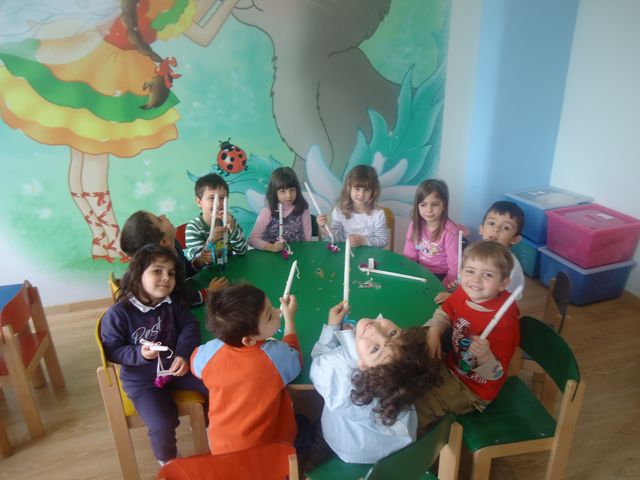 Τα παιδιά της Παιδικής Μελωδίας δημιουργούν τη δική τους πασχαλινή λαμπάδα