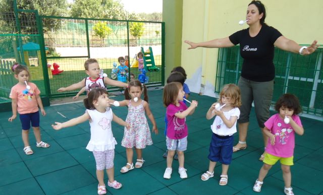 ΒΡΕΦΙΚΟΙ ΚΑΙ ΠΑΙΔΙΚΟΙ ΣΤΑΘΜΟΙ ΣΤΟΝ ΔΗΜΟ ΚΑΛΑΜΑΡΙΑΣ ΠΑΙΔΙΚΗ ΜΕΛΩΔΙΑ